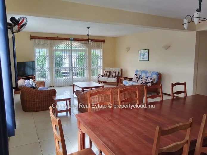 À Vendre – Villa Spacieuse avec Cottage Privé à Péreybère