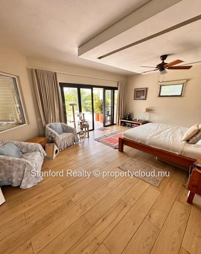 Villa de Luxe de 4 Chambres en Bord de Rivière à Vendre – Tamarin, Ouest