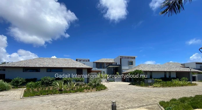 Villa de luxe à vendre à Mont Choisy Golf Estate, Île Maurice. Plus de 1 000 m² habitables, 6 chambres en suite, mais...