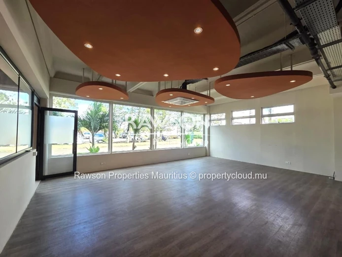 71.8 M² Office | Reception | Parking | Meeting Room | Security | Solitude