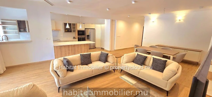 Découvrez ce magnifique appartement de 199 m², meublé et équipé, situé à Moka. Profitez d'une vue spectaculaire et di...
