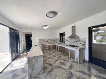 5 Bedroom Apartment