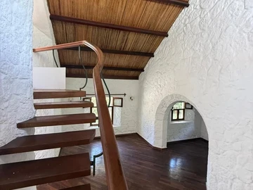 5 Bedroom Villa