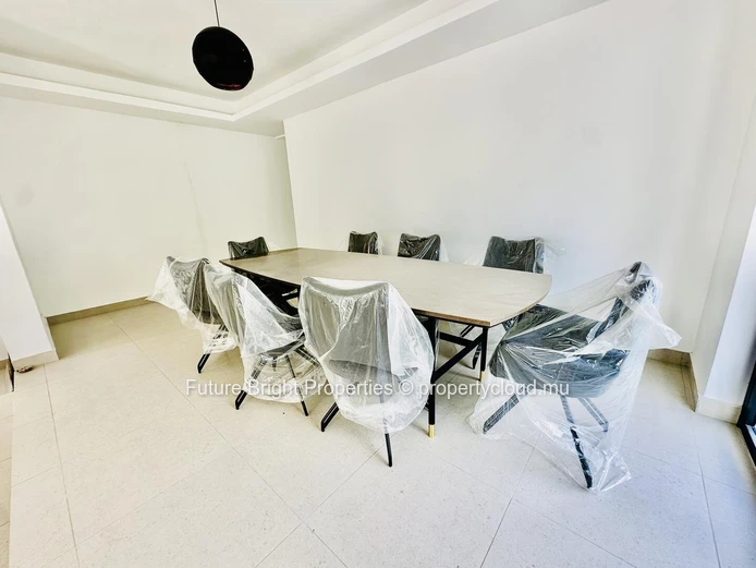 Duplex Moderne De 5 Chambres À Floréal – Neuf & Idéalement Situé