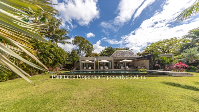 Villa de 4 Chambres à Vendre à Anahita Resort avec Piscine Privée et Jardin Paysager