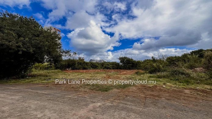 Ideally located plot in Sodnac – A secure and promising investment