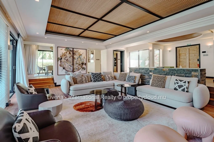 Beau Champ 4-Bed Luxury Villa with Pool - Foreign Buyers OK