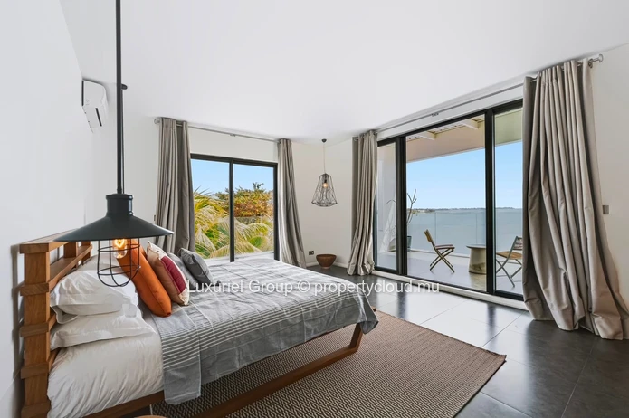Pereybere – Exceptional Beachfront Penthouse