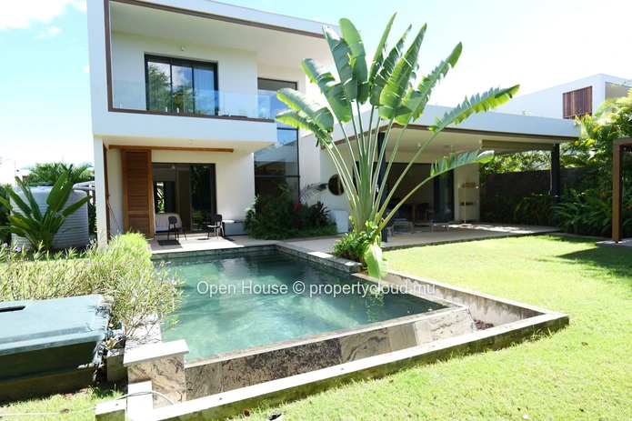 Luxury 3-Bedroom PDS Villa with Private Pool in Tamarin
