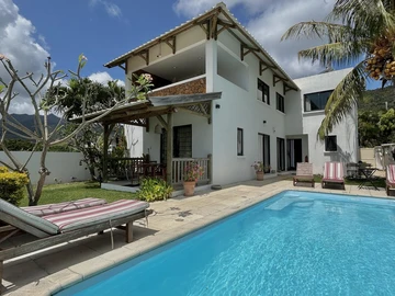 6 Bedroom House