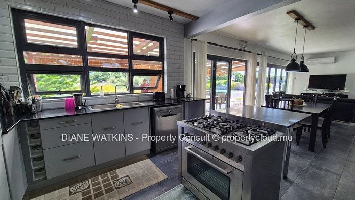 Elegant Countryside Home in Mon Désert – A Rare Gem with Mountain & Sea Views