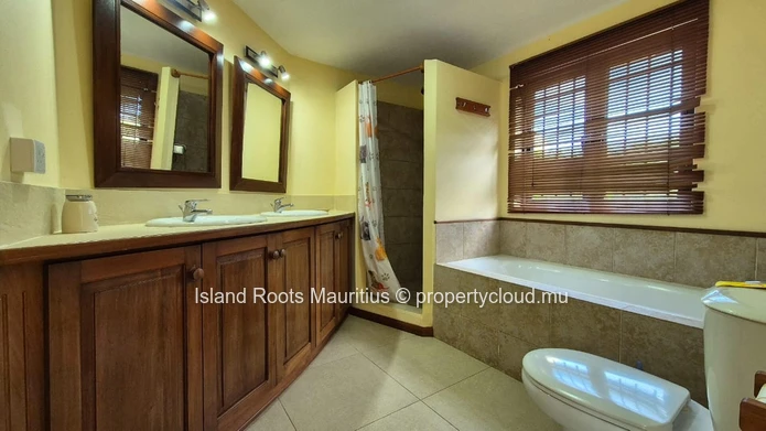 Beautiful 3-Bedroom Villa + Office (Convertible into a Bedroom) in Hillside, Belle Vue