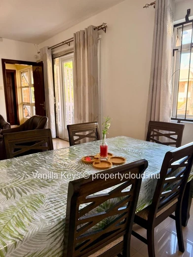 Spacious 4-Bedroom Apartment with Sea Views – Flic en Flac