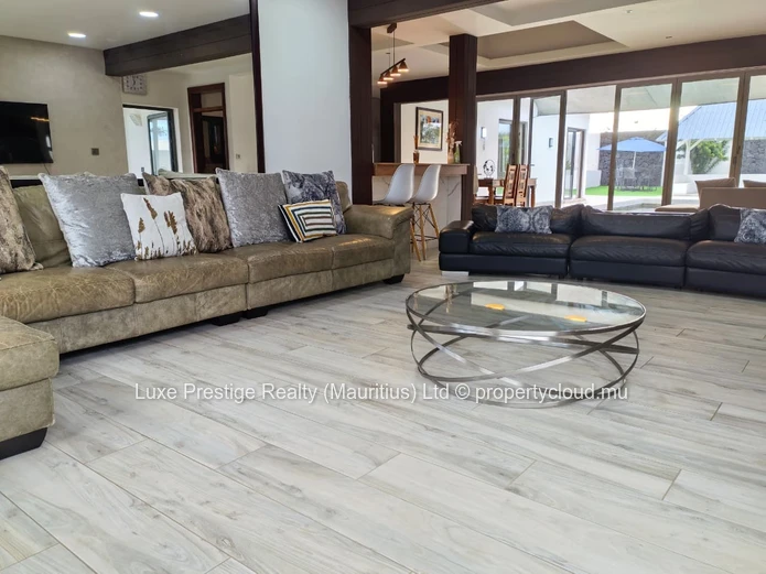 Villa de Luxe Meublée 5 Chambres à Louer à Grand Baie | Piscine Privée | Résidence Sécurisée