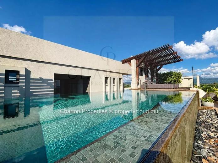 Luxury 3-bedroom en suite apartment with access to the facilities of a private estate