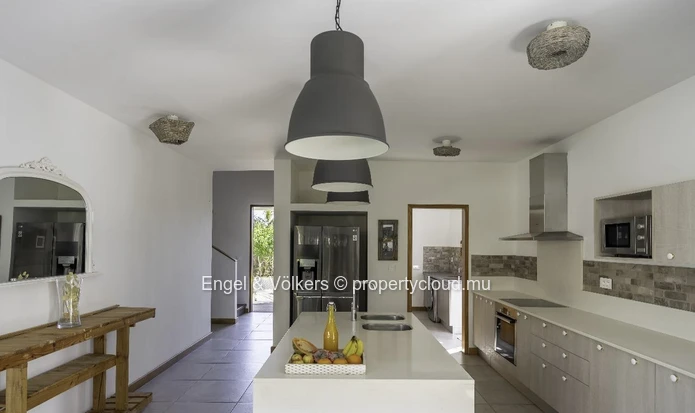 FOR SALE - Luxury 4-Bedroom En-Suite Villa in Black River