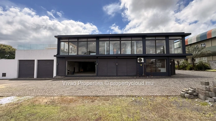 Bâtiment industriel de 1 600 m² à louer à Phoenix – Rs 450 000/mois