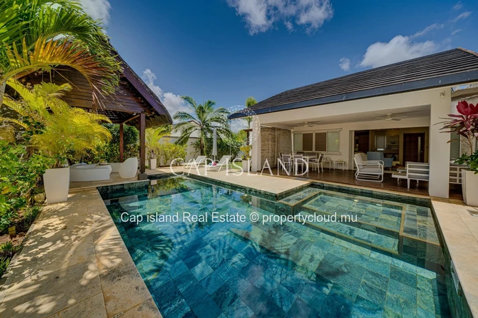 Prestigious 3-bedroom villa at Clos du Littoral