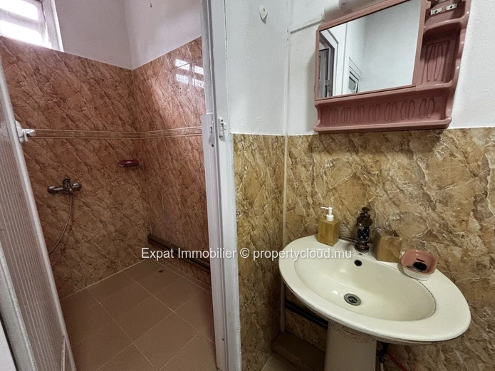 2-Bedroom Apartment With Terrace & Garden Access – Just Steps From Bain Boeuf Beach