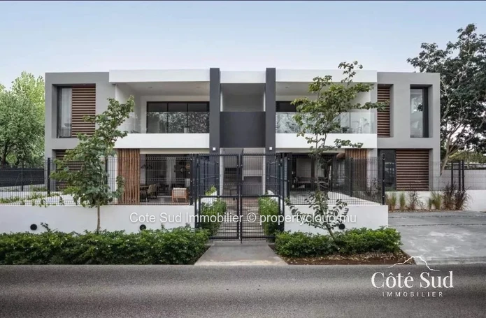 Modern and Luxurious 3-Bedroom Apartment for Rent in Albion