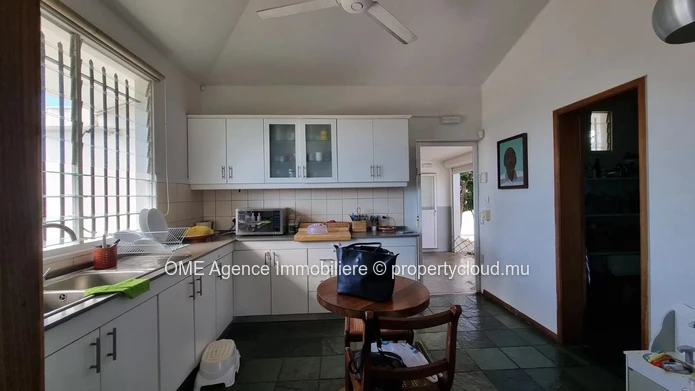 Authentique maison mauricienne sur un vaste terrain tropical avec piscine