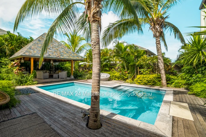 Stunning 4-Bedroom Villa For An Extraordinary Tropical Getaway