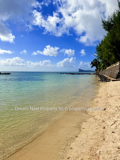 Beachfront Penthouse | Péreybère, Mauritius