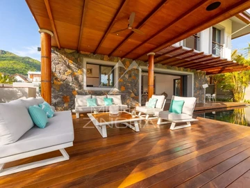 6 Bedroom Villa