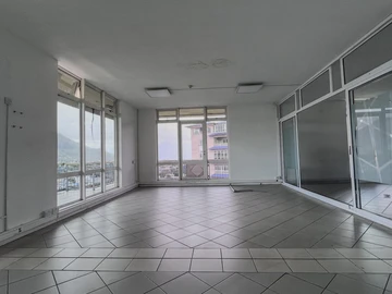 Ideal Office Space in the Heart of a Vibrant District 