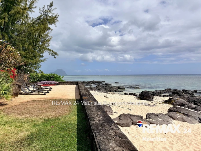 Beachfront Apartment with Unobstructed Ocean Views in Tamarin
