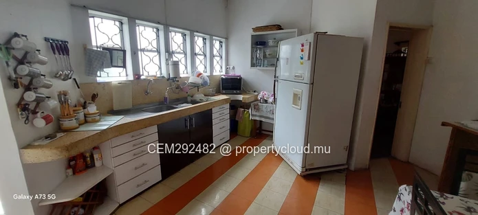 Spacieuse maison meublée de 4 chambres à vendre à Beau Bassin