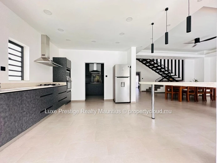 Long-Term Rental – Villa with Private Pool – Pereybère