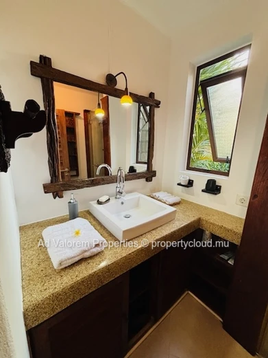 Charmante Maison Meublée à Vendre à Tamarin – Avec Piscine Privée