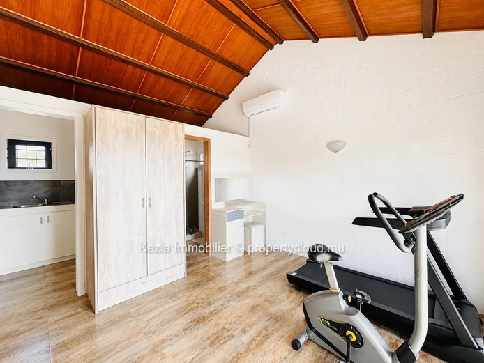 Contemporary Villa With Generous Volumes, Hidden From View