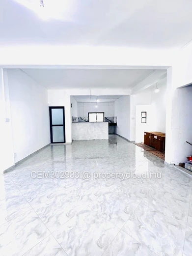 PROPRIÉTÉ RÉSIDENTIELLE EXCLUSIVE À VENDRE – Quatre Bornes