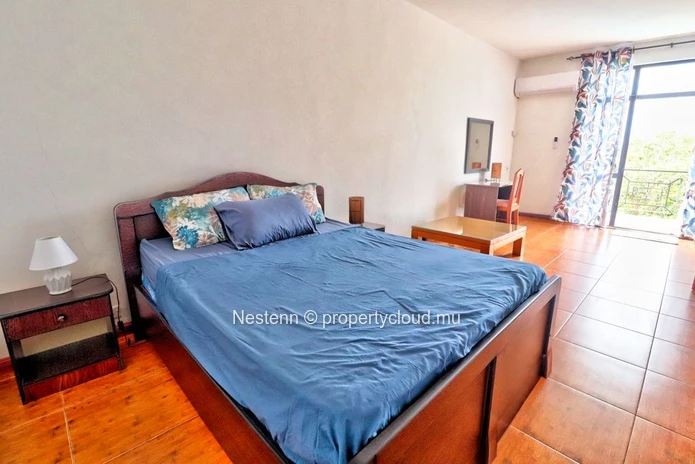 Elegant 3-bedroom duplex with private pool 
