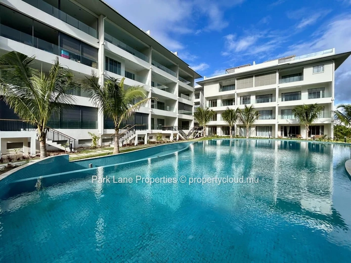 Pereybère: Spacious 3-Bedroom Penthouse with Private Terrace