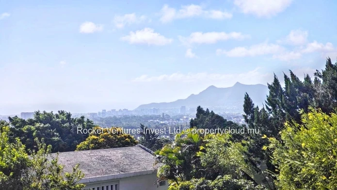 Villa élégante avec 4 chambres à louer et à vendre, Floréal – Centre