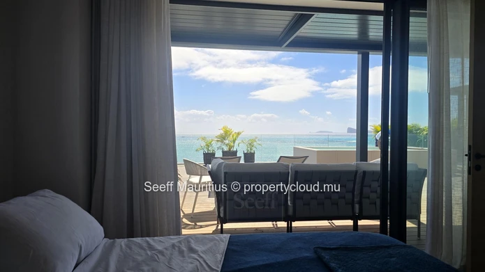 Magnifique penthouse en duplex avec vue panoramique sur l'océan – 3 chambres + bureau – Pointe aux Canonniers