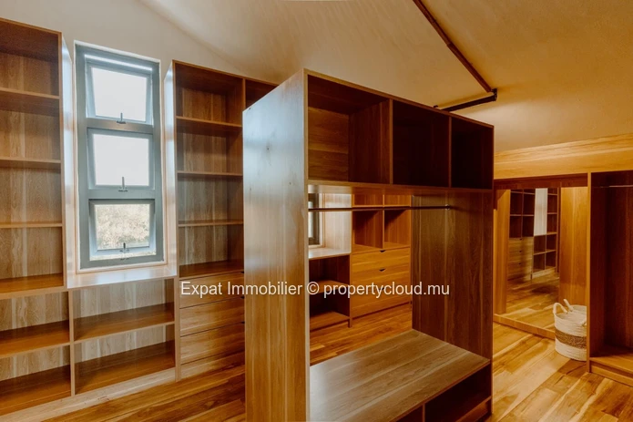 Tropical Villa With 4 Suites, Panoramic Rooftop Terrace And Swimming Pool – Grand Baie