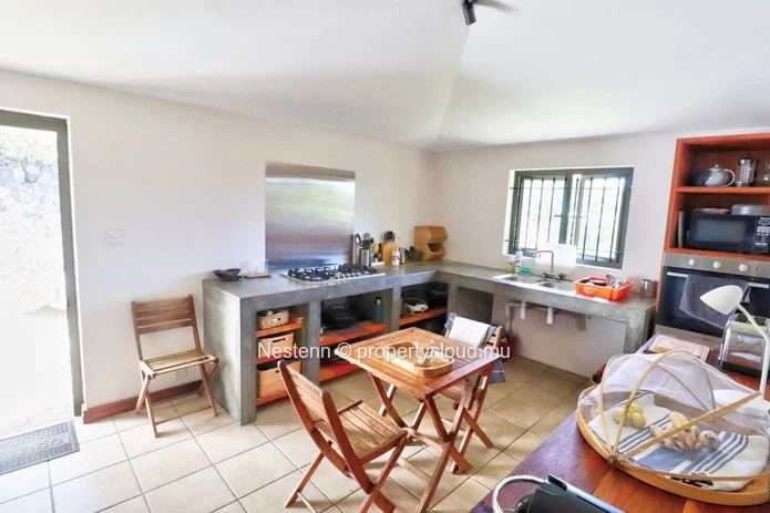 Traditional Duplex Villa in Grand Gaube with 4 bedrooms, private pool, sea view, and spacious yard. Fully furnished a...