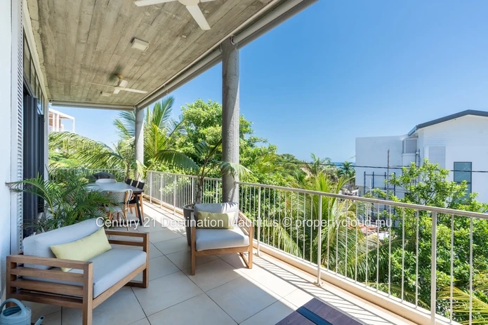 Penthouse with 360° Rooftop Terrace – Pointe aux Canonniers