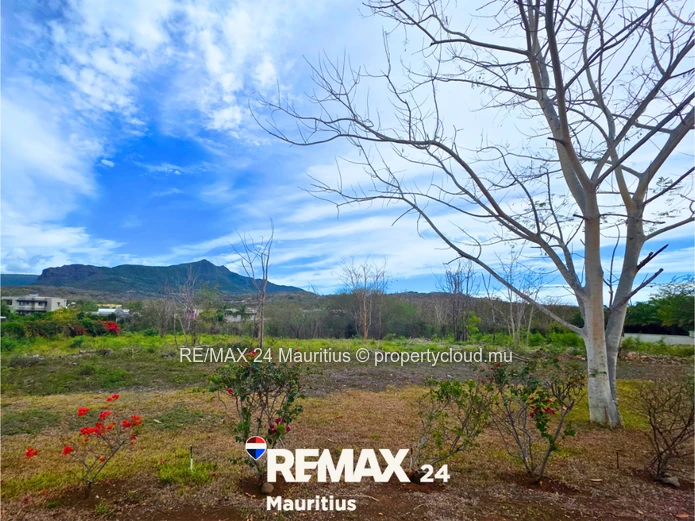 Exclusive Residential Plots with Mountain Views – Rivière Noire