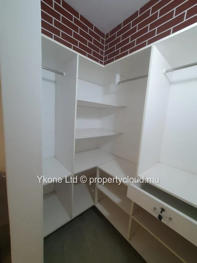 Villa For Sale In Pereybere
