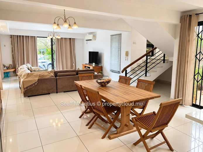 Spacieuse Maison Familiale de 4 Chambres avec Piscine Privée