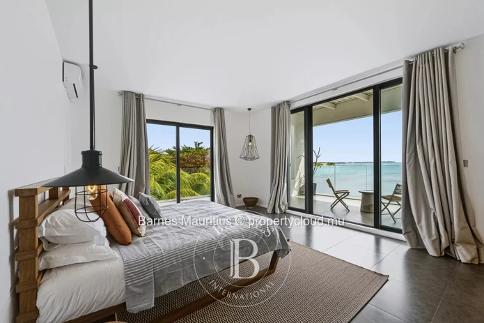 PEREYBERE - BEACHFRONT PENTHOUSE with 3 bedrooms