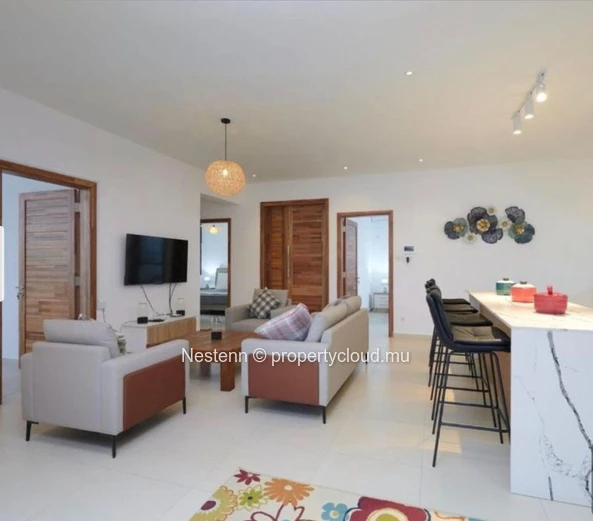 3-bed modern apartment steps from the beach