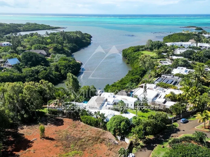 Exceptional Villa in Azuri – Luxury Living Between Golf, Marina and the Lagoon
