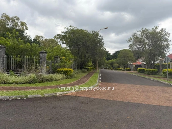Parcel of land in a high-end, secure estate where lifestyle, comfort, and long-term value meet.