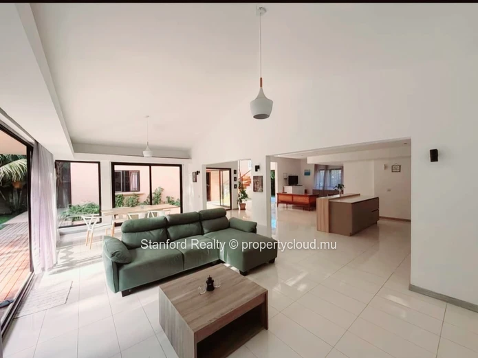 Villa for Rent - 6 Bedrooms, Bain Boeuf, North